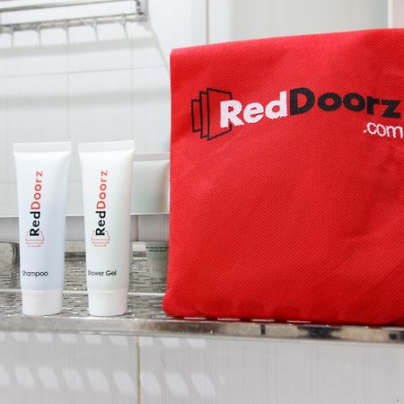 Reddoorz Plus Near Upn Jogjakarta 2 Maguwo Экстерьер фото