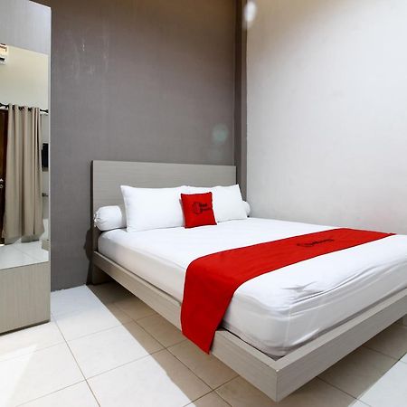 Reddoorz Plus Near Upn Jogjakarta 2 Maguwo Экстерьер фото