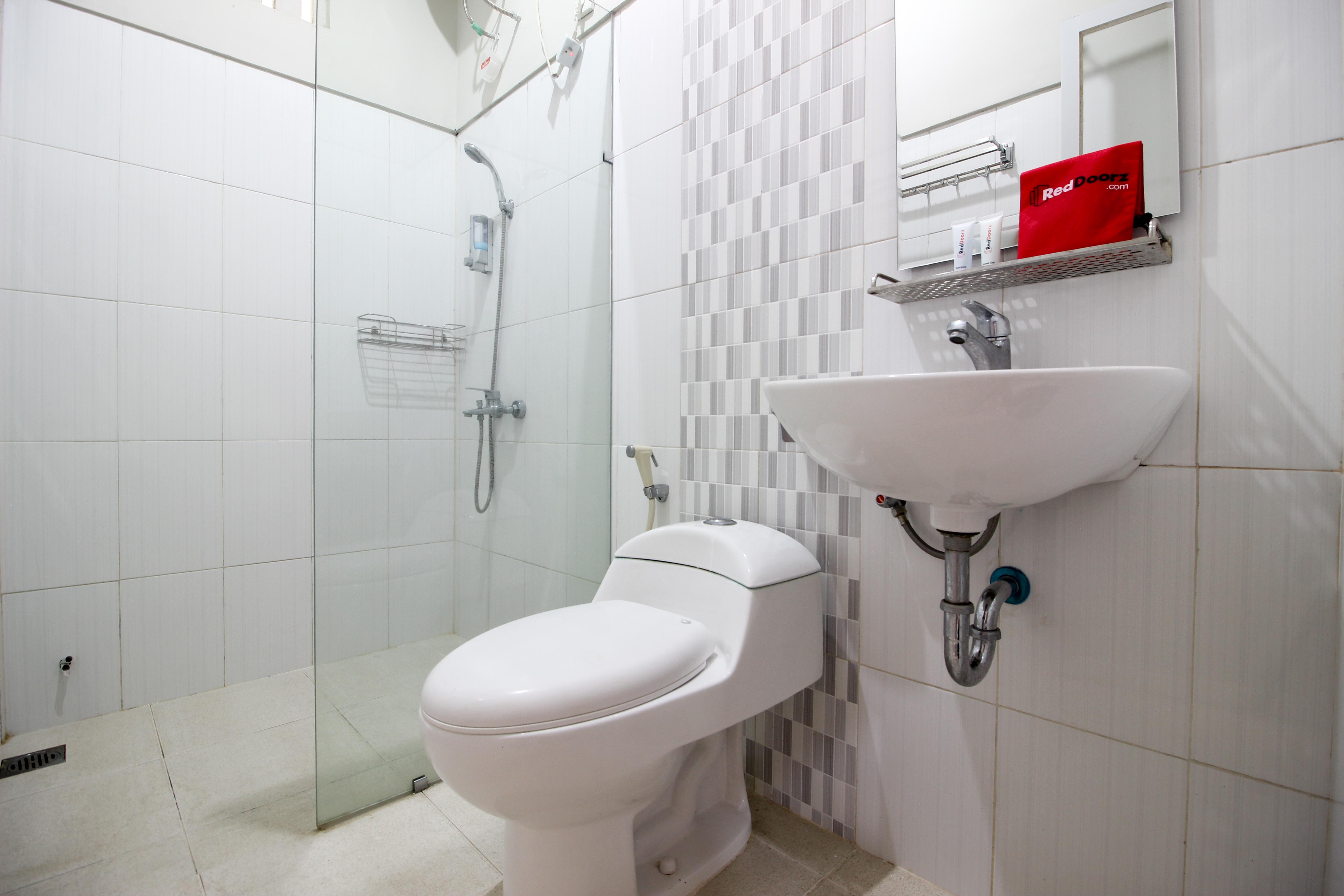 Reddoorz Plus Near Upn Jogjakarta 2 Maguwo Экстерьер фото