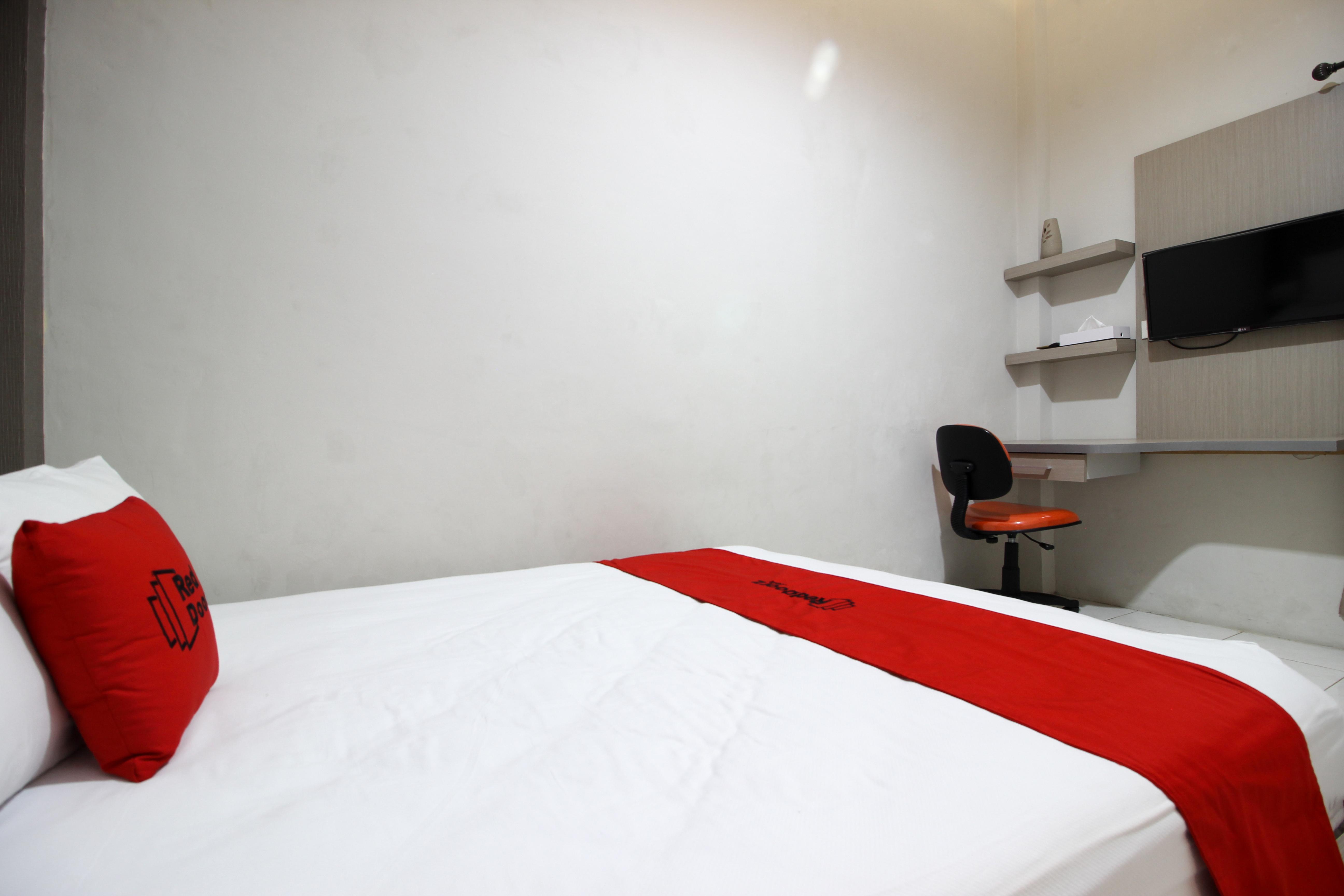 Reddoorz Plus Near Upn Jogjakarta 2 Maguwo Экстерьер фото