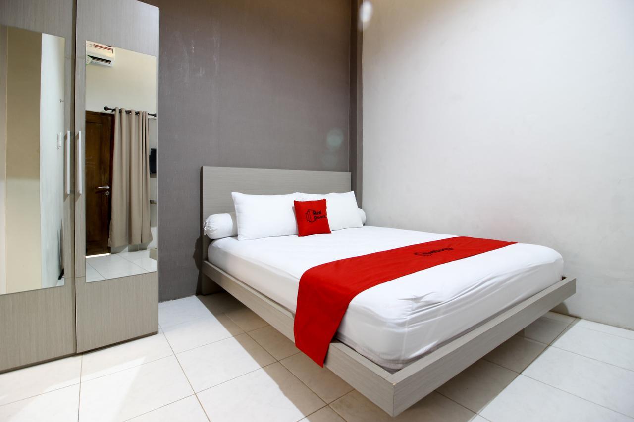Reddoorz Plus Near Upn Jogjakarta 2 Maguwo Экстерьер фото