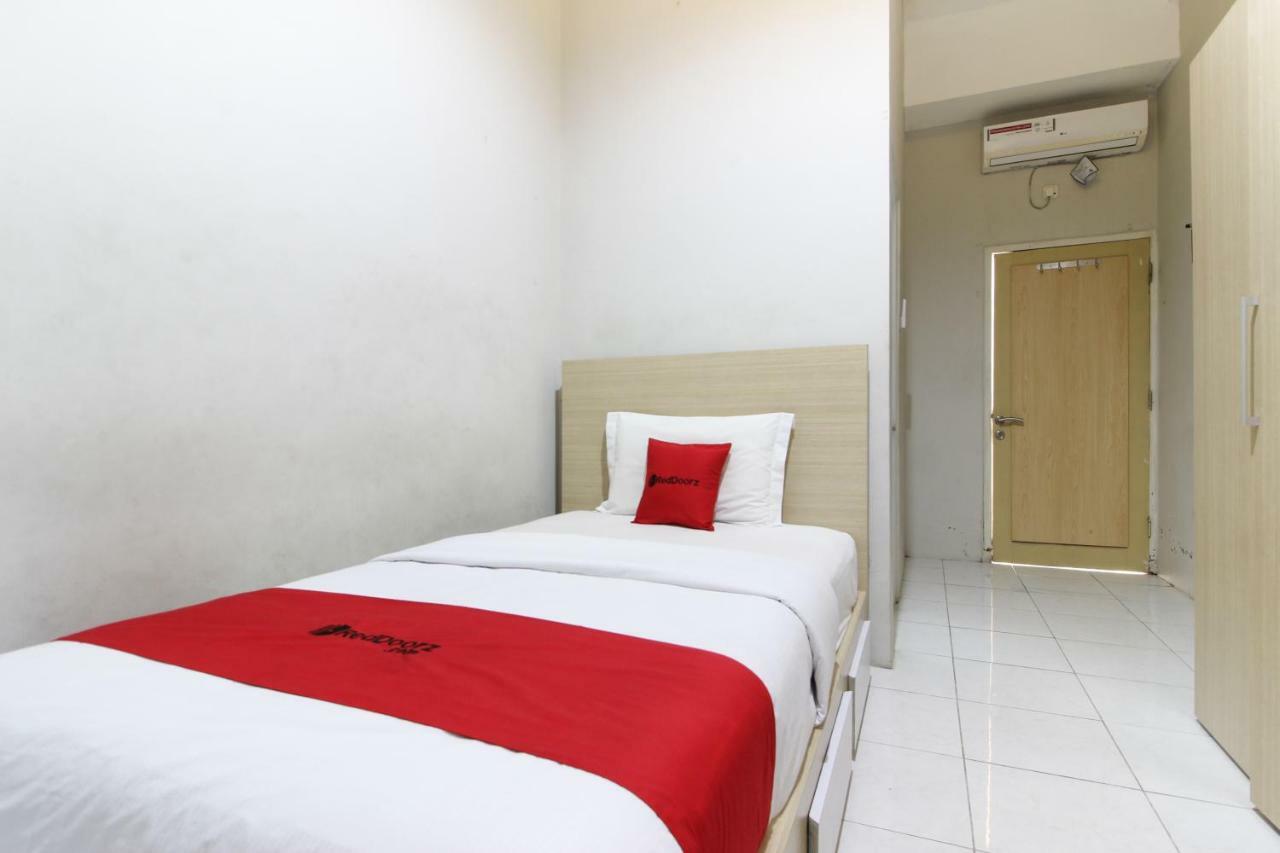 Reddoorz Plus Near Upn Jogjakarta 2 Maguwo Экстерьер фото