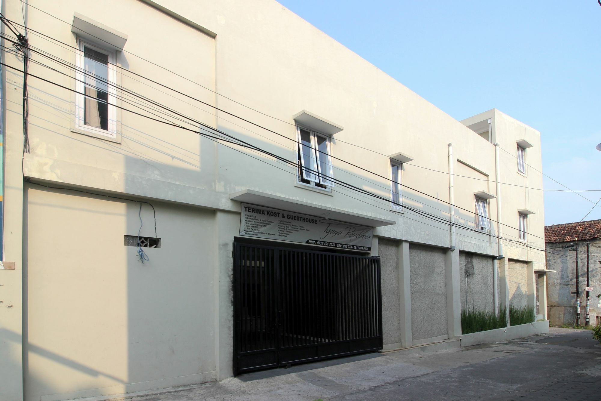 Reddoorz Plus Near Upn Jogjakarta 2 Maguwo Экстерьер фото